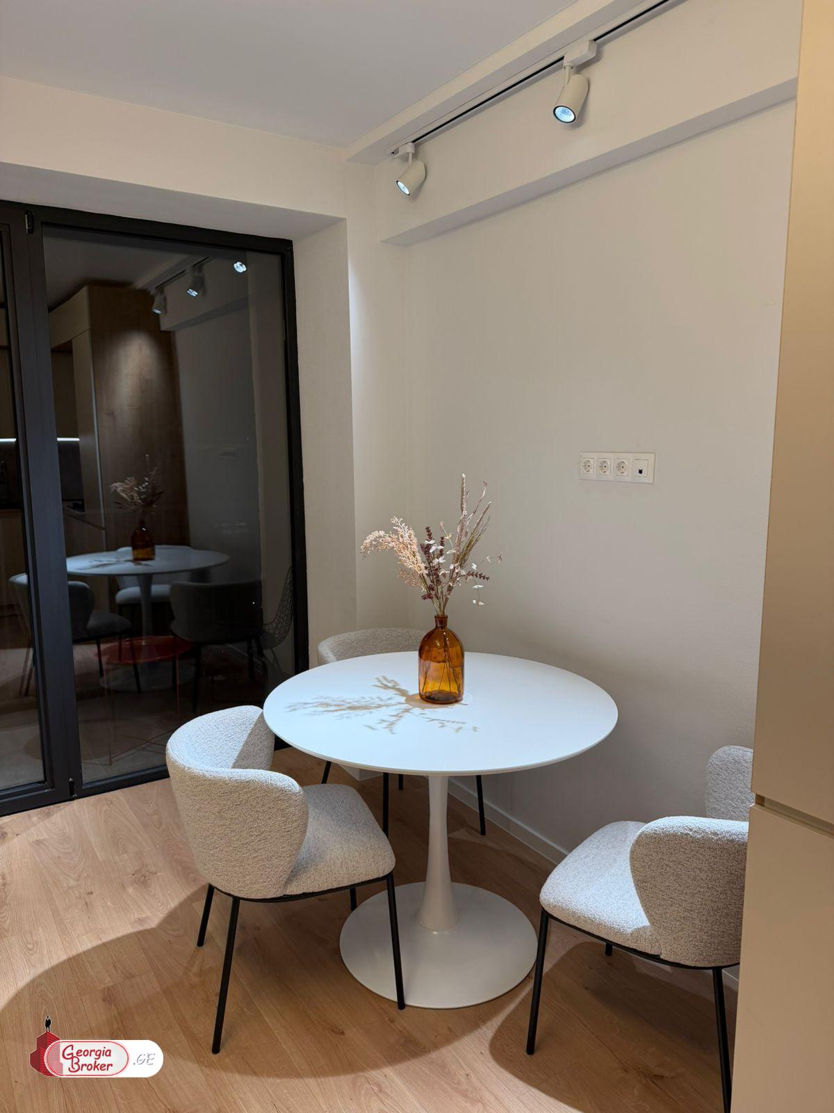 იყიდება ახალი გარემონტებული 3 ოთახიანი ბინა